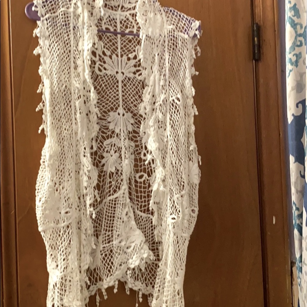 Sleeveless crotched white vest - L